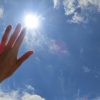 夏は顎ニキビが悪化する？覚えておきたい注意点